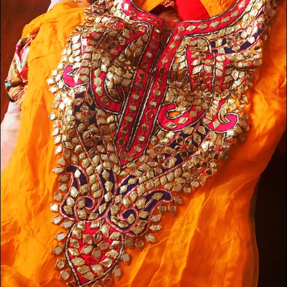 Super fancy yellow Salwar Kameez - Picture 1 of 6